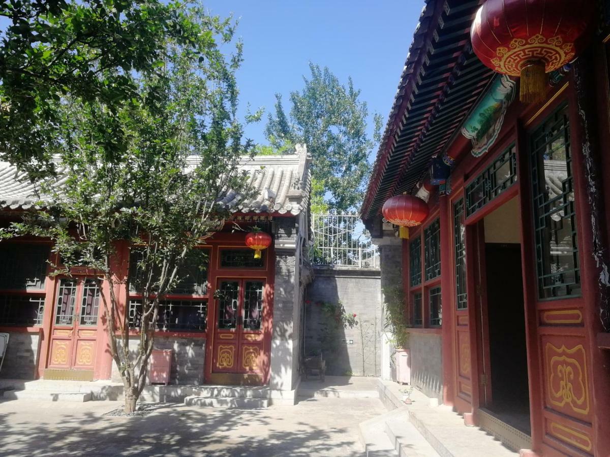 Fly By Knight Courtyard Peking