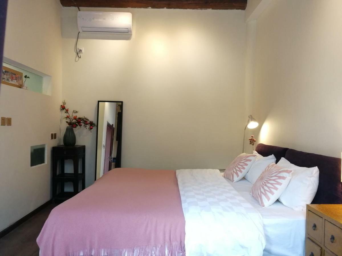 Fly By Knight Courtyard 4*